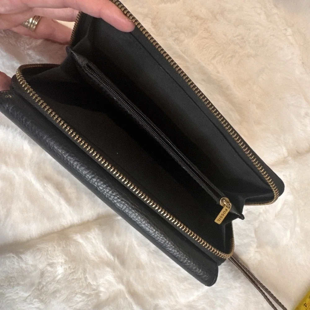 Fossil Black Pebbled Leather long Trifold Wallet For Women With Gold Hardware